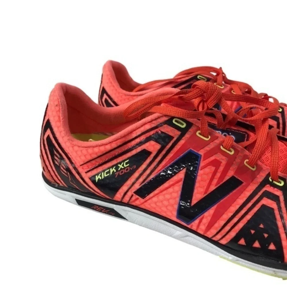 Women’s 11 New Balance Kick XC running shoe